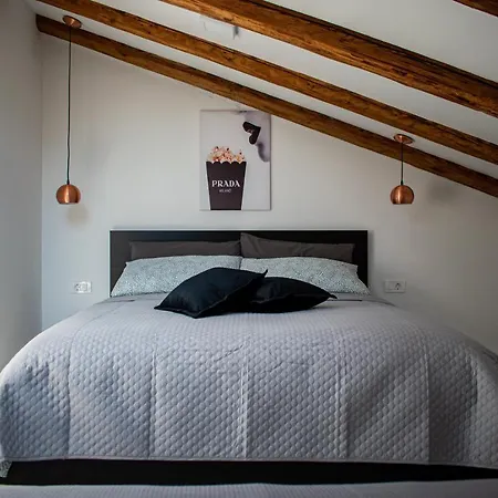 Apartmaji Na Placu Rence