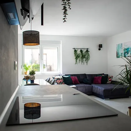 Apartmaji Na Placu Apartamento Rence